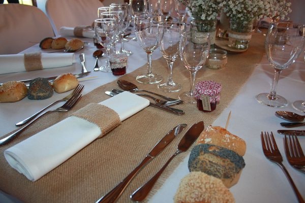 Chemin de table en jute
